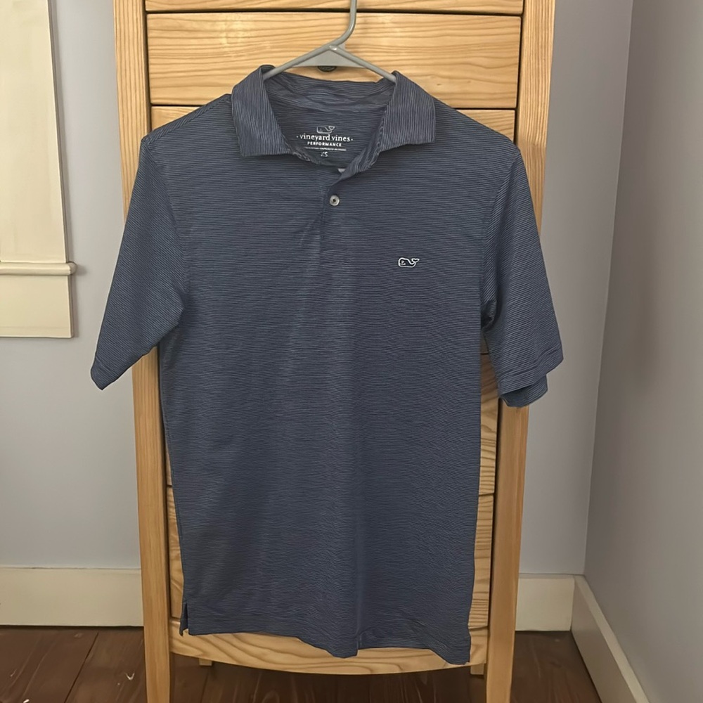 Vineyard vines performance tshirt - size XS - great condition
